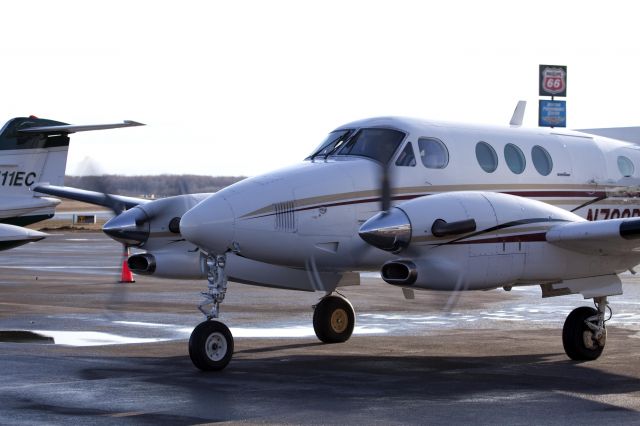 Beechcraft King Air 90 (N700RF) - Taxi out of the (new) Landmark apron