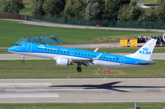 Embraer ERJ-190 (PH-EZW)