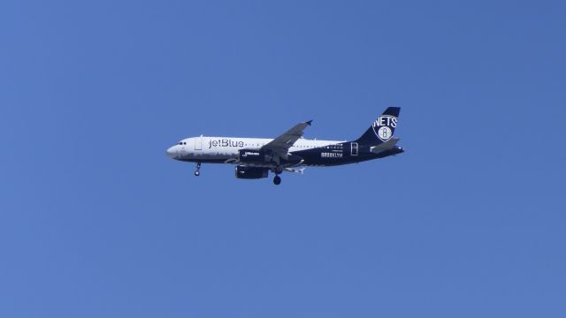 Airbus A320 (N633JB)