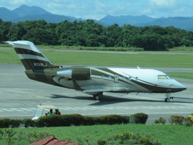 Canadair Challenger (N139LJ)