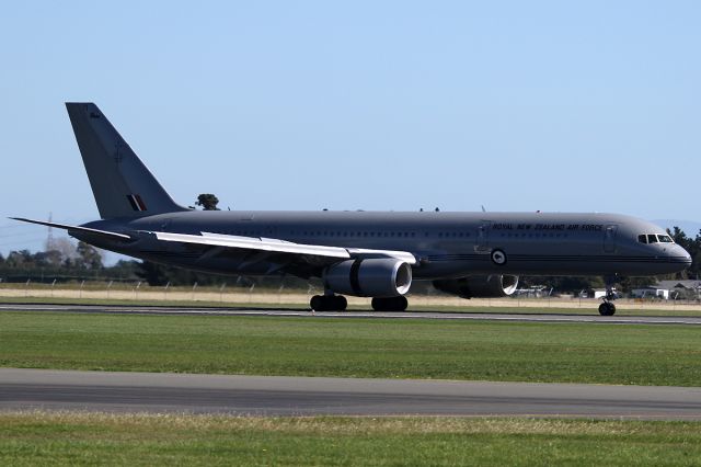 Boeing 757-200 — - on 1 April 2018