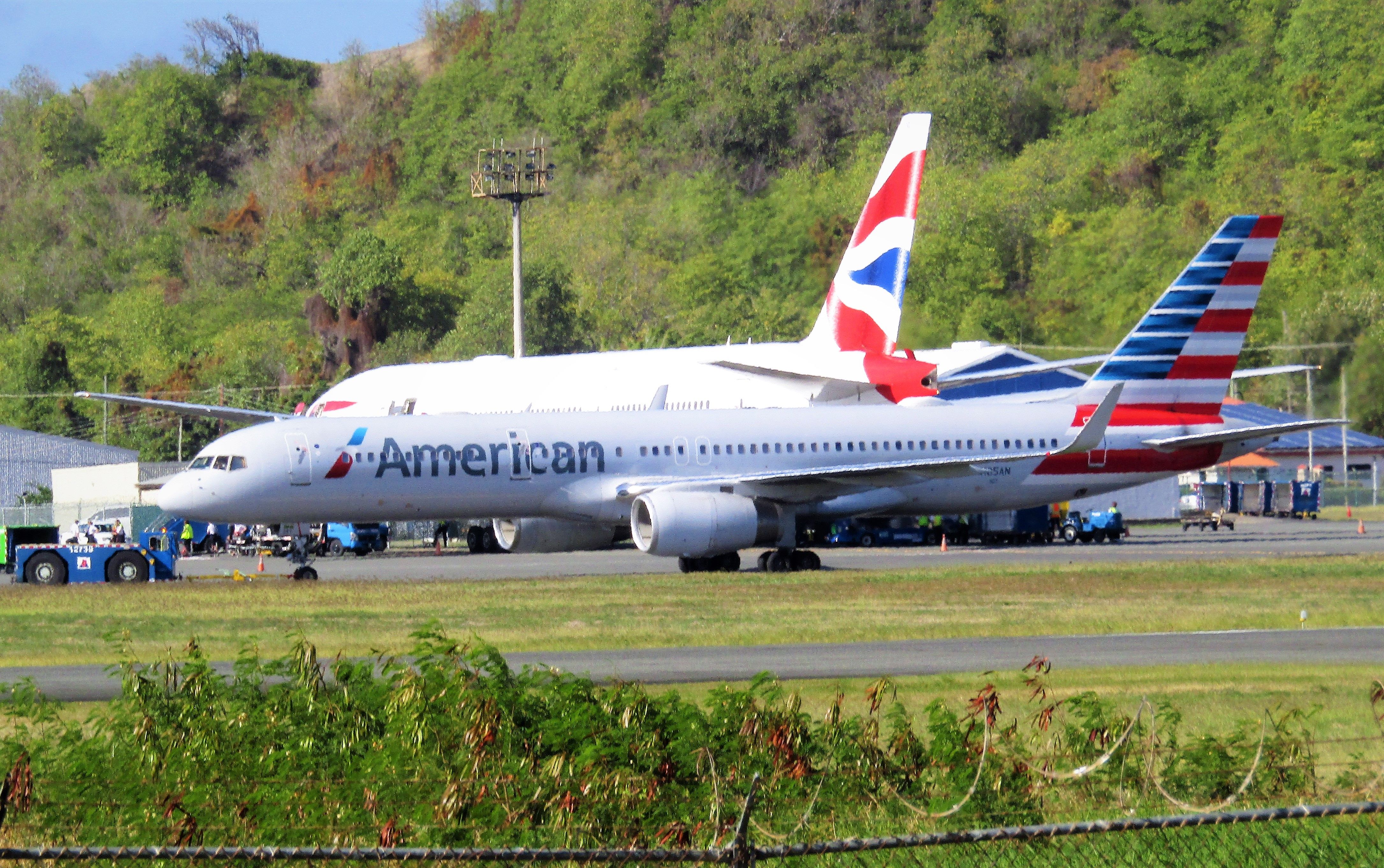 Boeing 757-200 (N185AN)