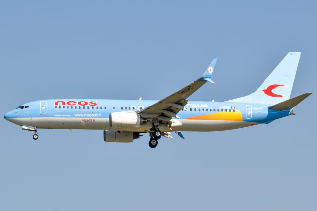 Boeing 737-800 (I-NEOU)