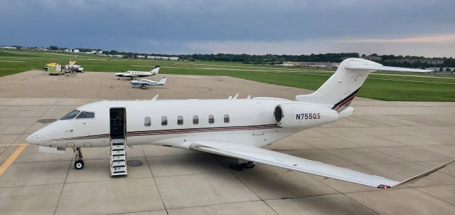 Canadair Challenger 350 (N755QS) - NetJets Just Before Taking Off At KIOW