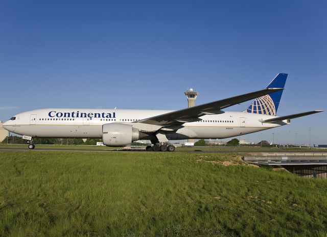 Boeing 777-200 (N78001)