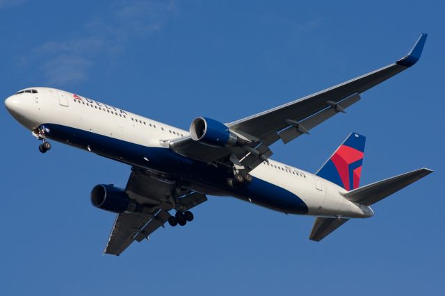 BOEING 767-300 (N187DN) - “Delta 9857” on final for runway 31R. Direct from Kotoka Intl, Ghana.