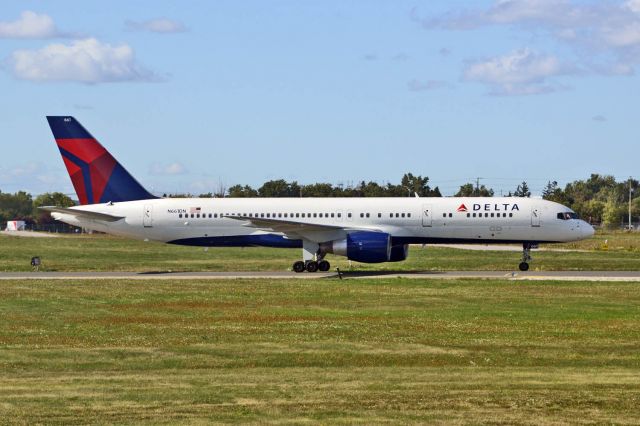 Boeing 757-200 (N661DN) - The blended wingletw are gone