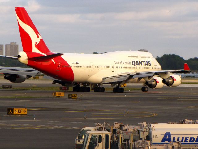 Boeing 747-400 (VH-OEH)