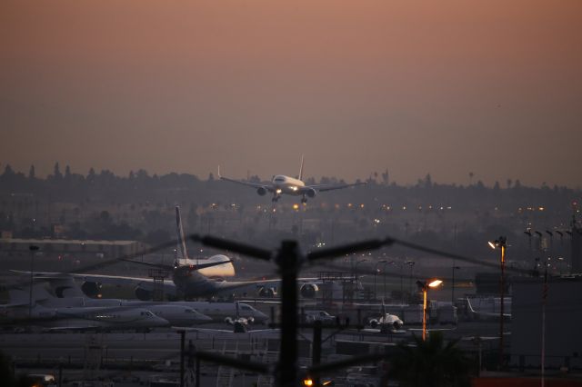 BOEING 767-300 (CC-CXE)