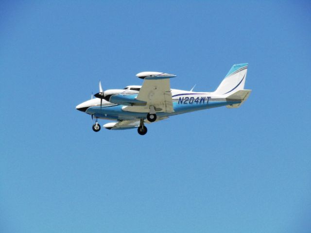 Piper PA-30 Twin Comanche (N204WT) - Landing RWY 30