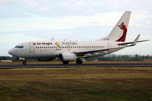 Boeing 737-700 (P2-PXD)