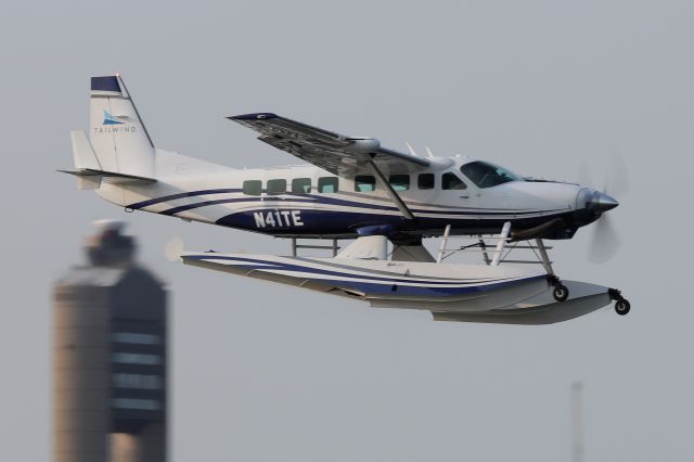 Cessna Caravan (N41TE) - 'Peregrine 41 Whiskey' departing to Stratford, CT