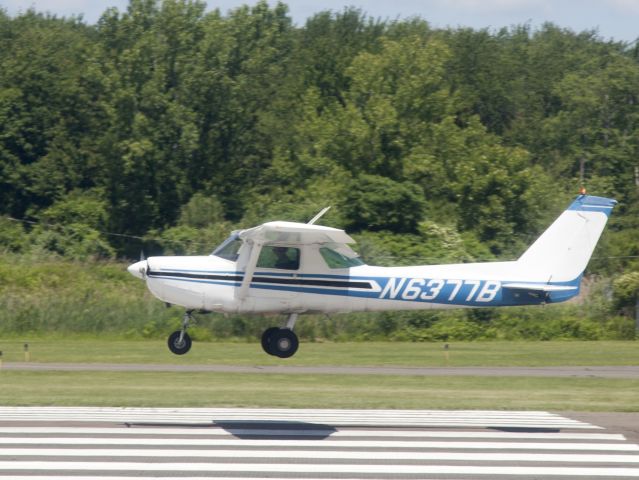 Cessna 152 (N6377B) - Landing runway 2. 10 June 2015.