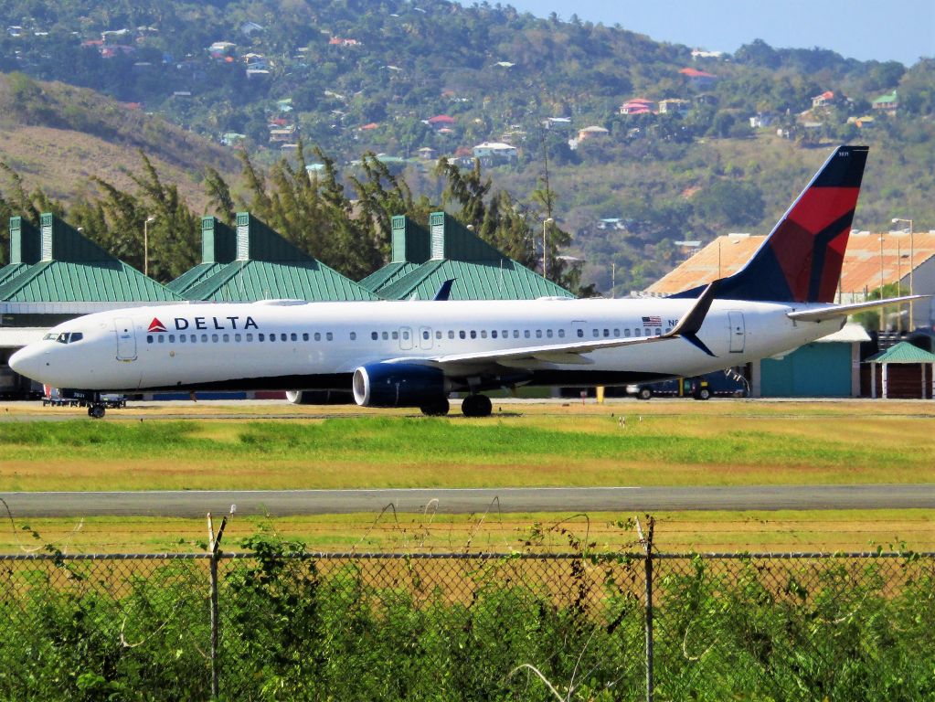 Boeing 737-900 (N831DN)