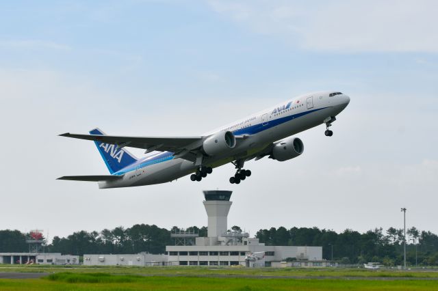 Boeing 777-200 (JA744A)