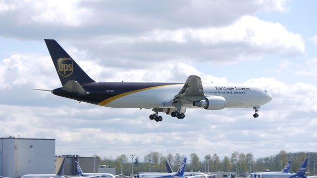 BOEING 767-300 (N351UP) - BOE282 (LN:1026) on final approach to runway 16R to complete a flight test on 4/14/12.