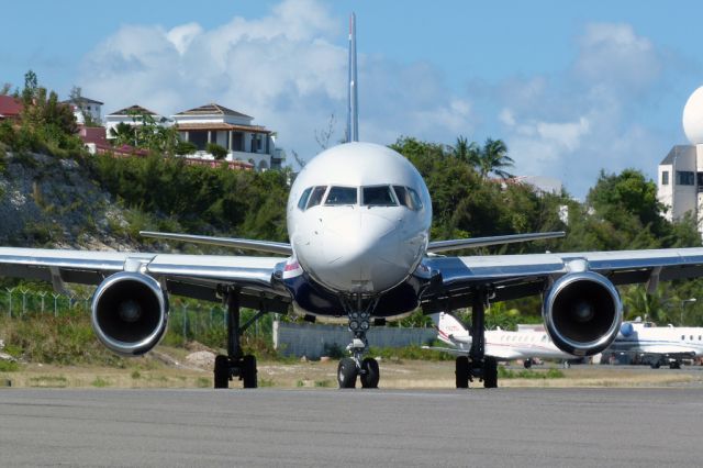 Boeing 757-200 (N940UW)