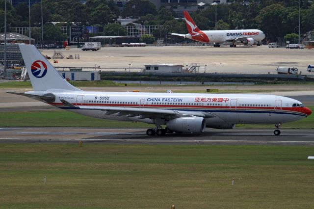 Airbus A330-200 (B-5952)