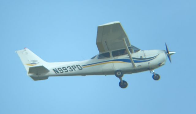 Cessna Skyhawk (N993PD) - N993PD Departing KMJX off of Runway 24 (June 28 5:35 PM EDT)