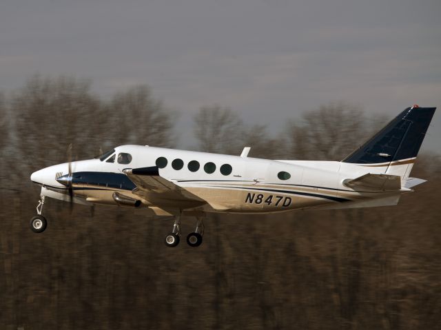 Cessna Skylane (N847D) - Take off runway 26. The aircraft is managed by CFM Corporate Flight Management a rel=nofollow href=www.flycfm.comwww.flycfm.com/a