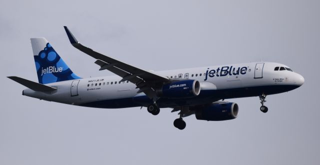 Airbus A320 (N827JB)