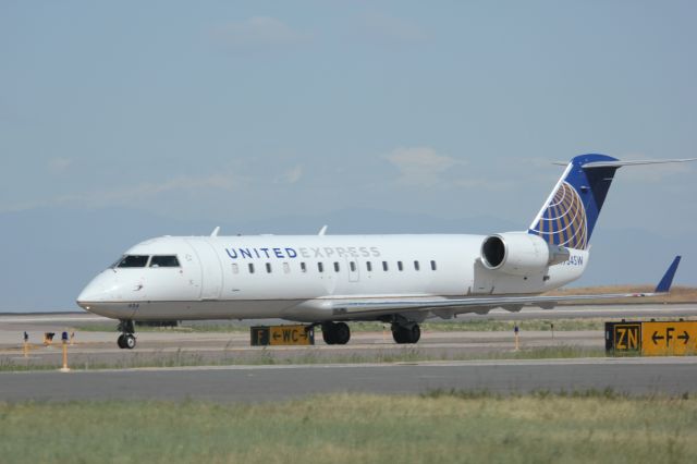 Canadair Regional Jet CRJ-200 (N934SW) - Taxiing to its gate after landing on 34R.