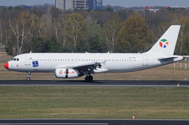 Airbus A320 (OY-RUS)