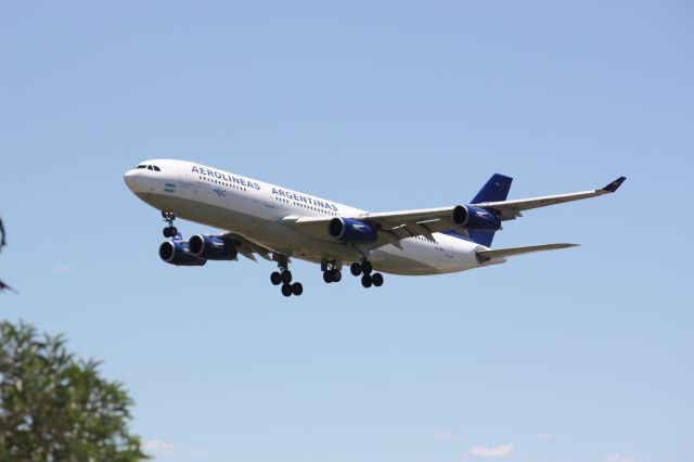 Airbus A340-300 (LV-ZPX)