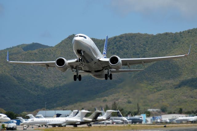 Boeing 737-700 (HP-1380CMP)