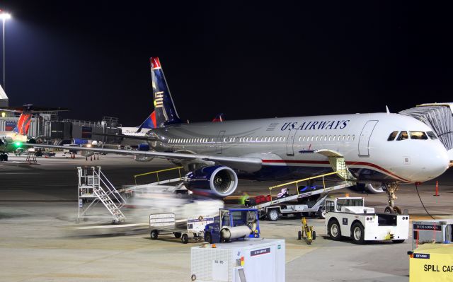 Airbus A321 (N566UW)