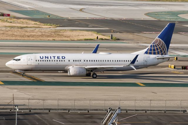 Boeing 737-800 (N33284) - 26th July, 2015