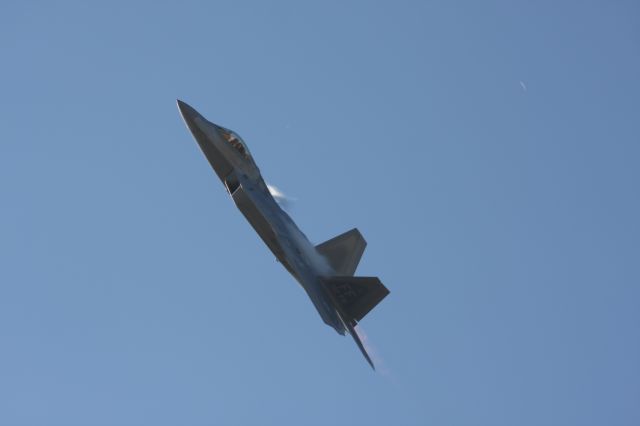 Lockheed F-22 Raptor —