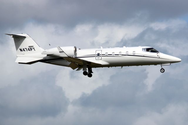 Learjet 60 (N474PT) - On final approach for rwy 9 on 28-Nov-16.