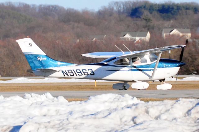 Cessna Skylane (N91963) - Seen at KFDK on 3/6/2010    a href=http://discussions.flightaware.com/profile.php?mode=viewprofile&u=269247  [ concord977 profile ]/a