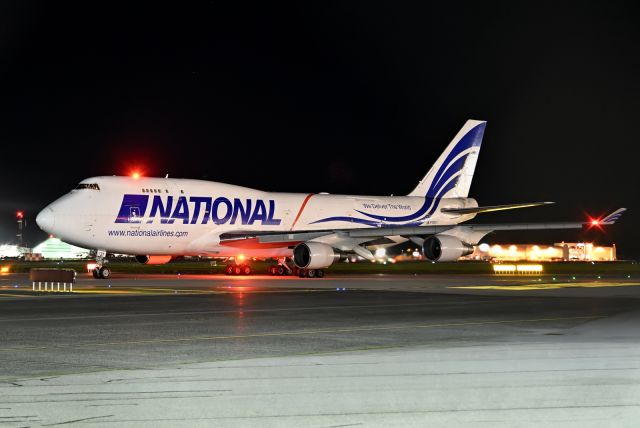 Boeing 747-400 (N729CA)