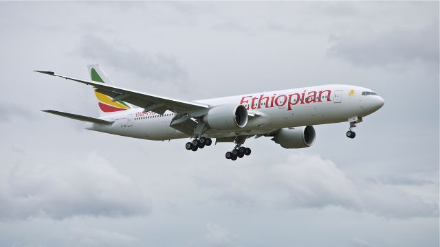 Boeing 777-200 (ET-AQL) - BOE106 from KARA on final to runway 16R on 6/27/13. (LN:1115 cn 43814).  The aircraft was returning after having been painted.