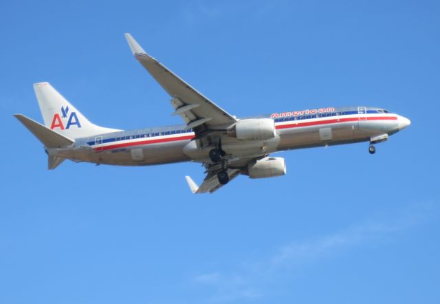 Boeing 737-800 (N867NN)