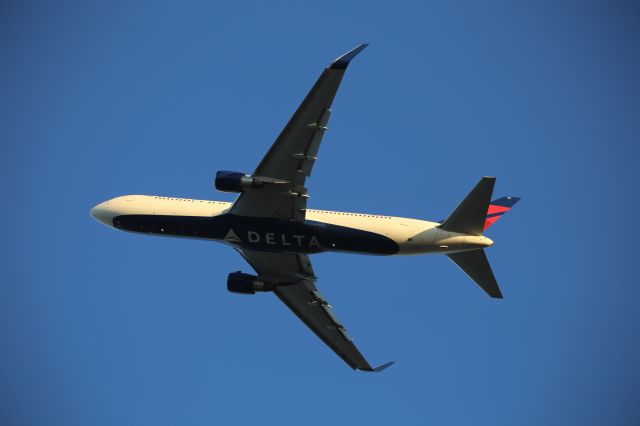 BOEING 767-300 (N181DN)