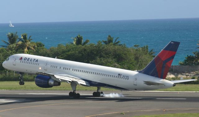 Boeing 757-200 (N674DL)