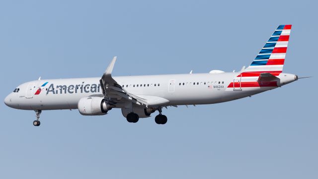Airbus A321neo (N462AA) - American Airlines AAL1635/AA1635 from Phoenix Sky Harbor (KPHX/PHX) swoops down the Potomac River Visual for a runway 1 landing.br /Photo date: 3-29-24br /Upload date: 1-8-25
