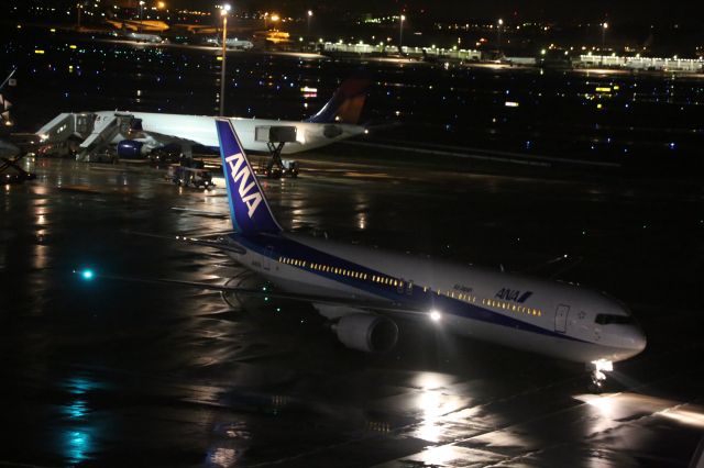 BOEING 767-300 (JA612A)