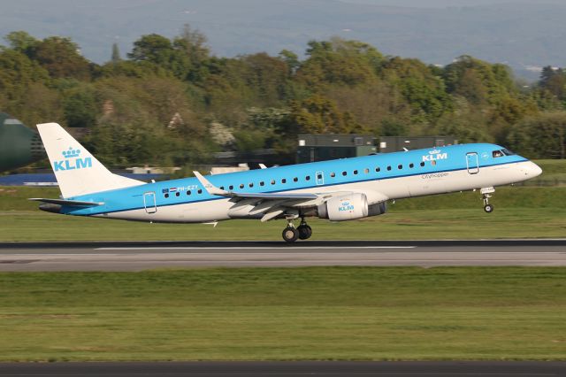 Embraer ERJ-190 (PH-EZY) - KLM seems to alternate B737s and E190s on flights to Manchester.  Here KLM1095 is the early evening arrival