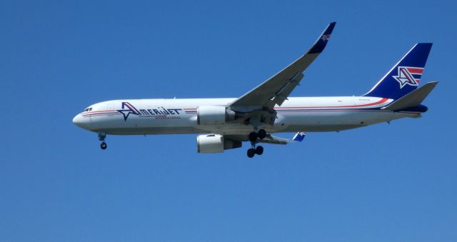 BOEING 767-300 (N349CM) - On final is this 1993 AmeriJet International Boeing 767-323 from the Spring of 2021.