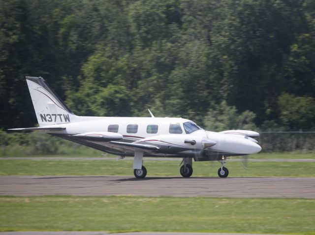 Piper Cheyenne (N37TW) - Take off runway 08. 17 June 2015.