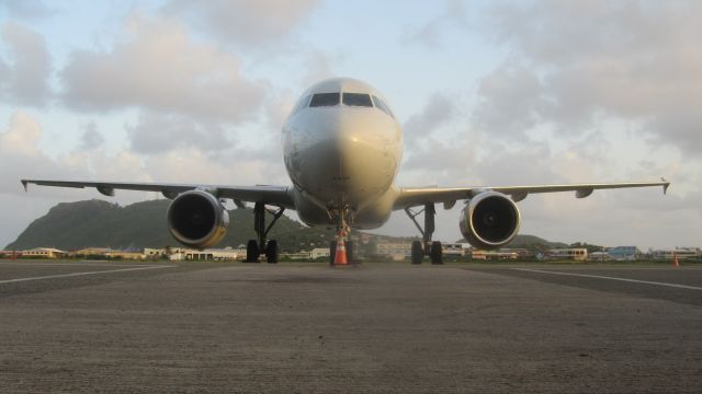 Airbus A319 (N710UW)