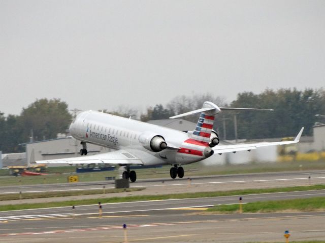 Canadair Regional Jet CRJ-700 (N533AE)