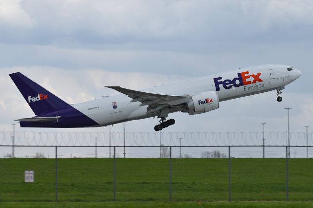 BOEING 777-200LR (N874FD) - 23L 04-24-25 headed up to ANC