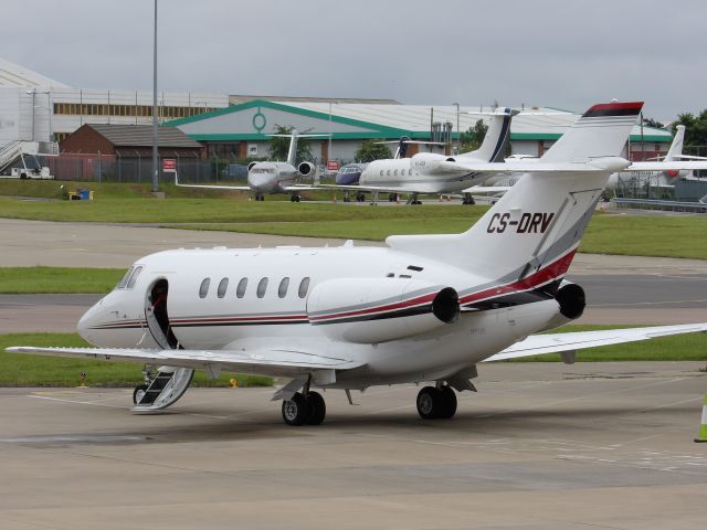 Hawker 800 (CS-DRV)