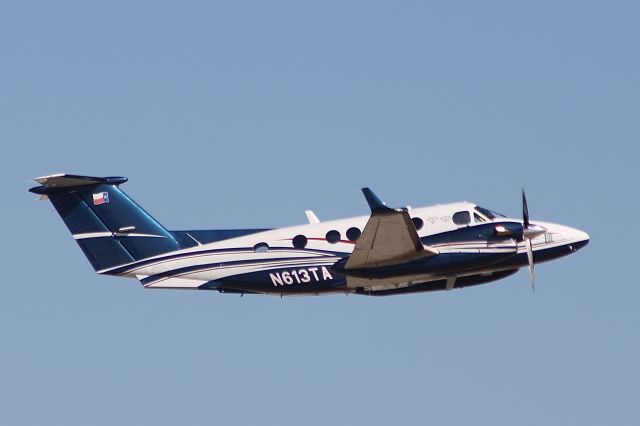 Beechcraft Super King Air 200 (N613TA) - 30JAN24