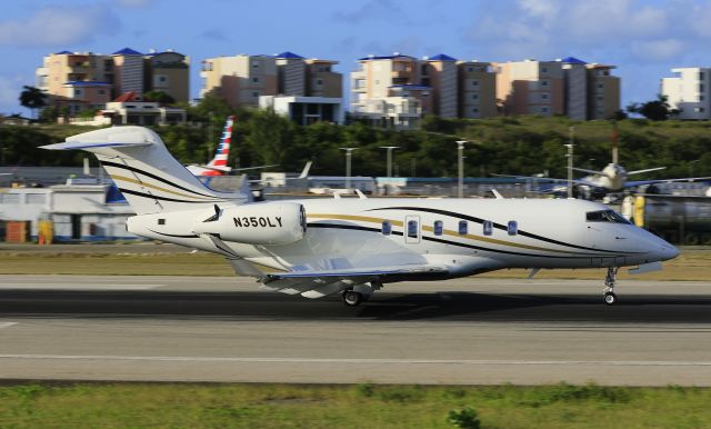 Canadair Challenger 350 (N350LY)